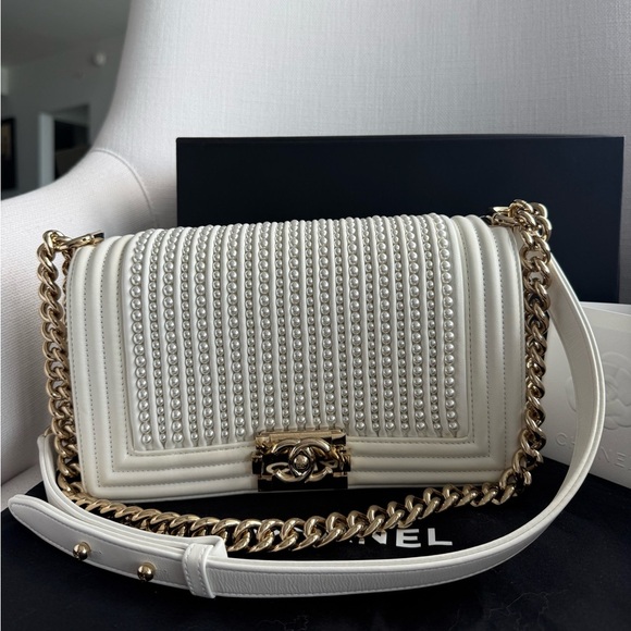 Chanel Calfskin Pearl Medium Boy Bag Flap White Handbag - Picture 2 of 16